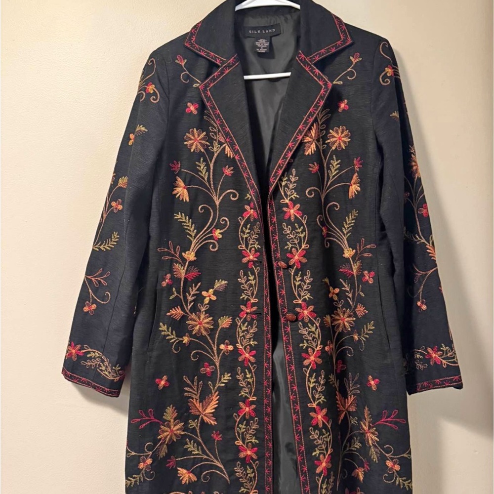 Beautiful Silk coat - Picture 2 of 6
